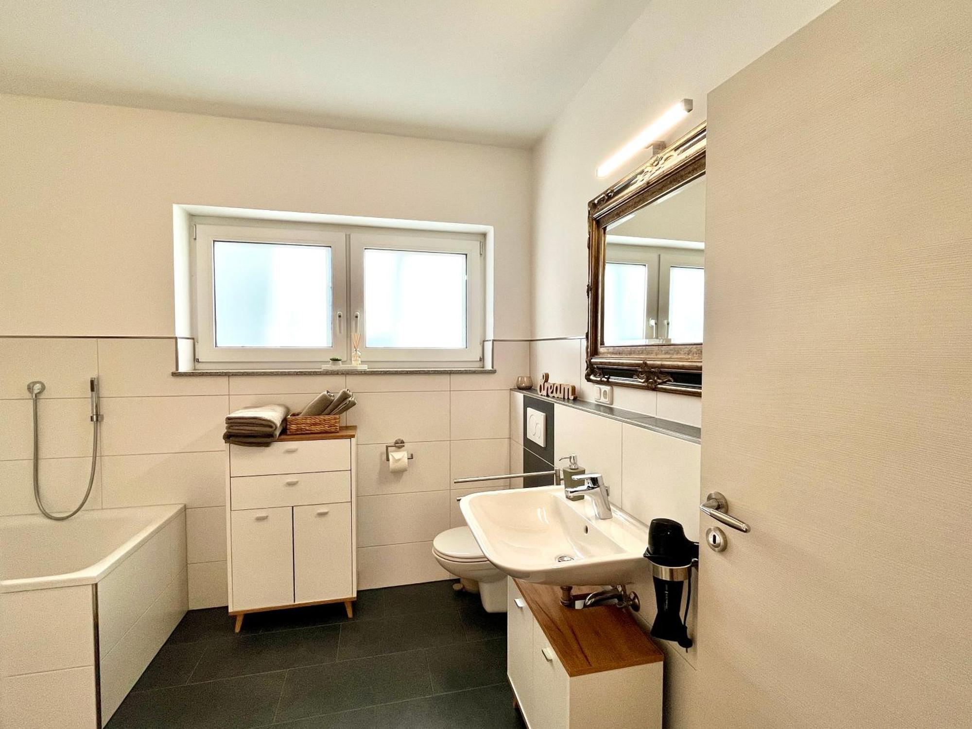 Ferienwohnung Moseltraum, 1-6 Pers, Mit 3 Schlafzimmer Und Panoramabalkon Mueden Exterior photo