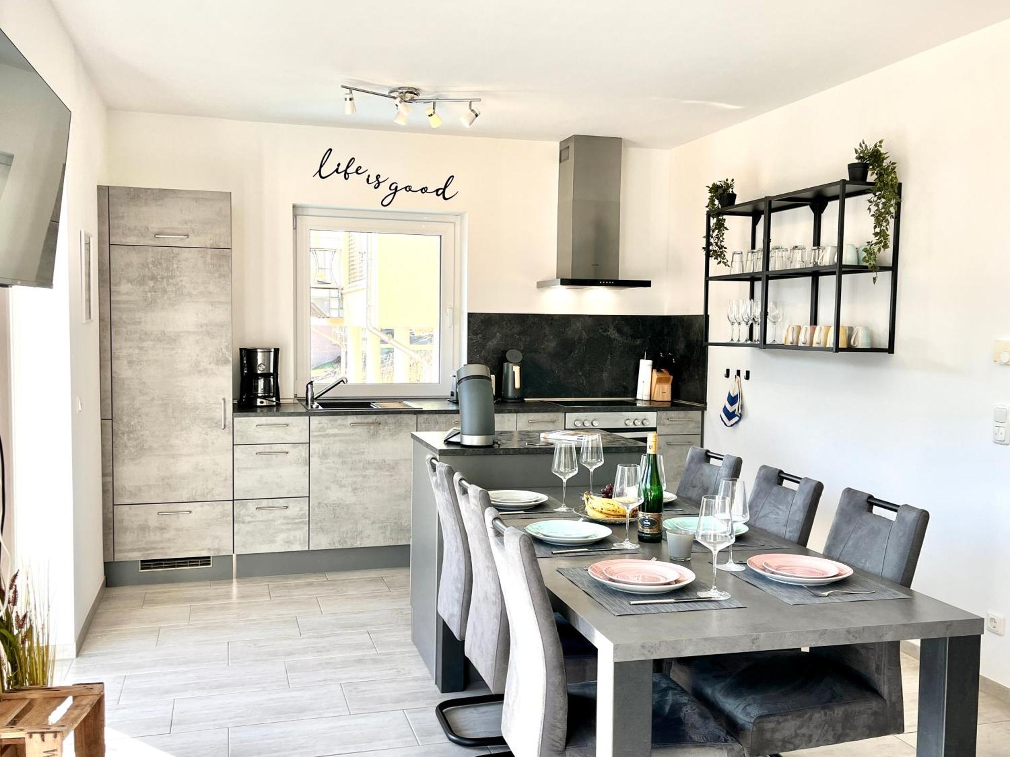 Ferienwohnung Moseltraum, 1-6 Pers, Mit 3 Schlafzimmer Und Panoramabalkon Mueden Exterior photo