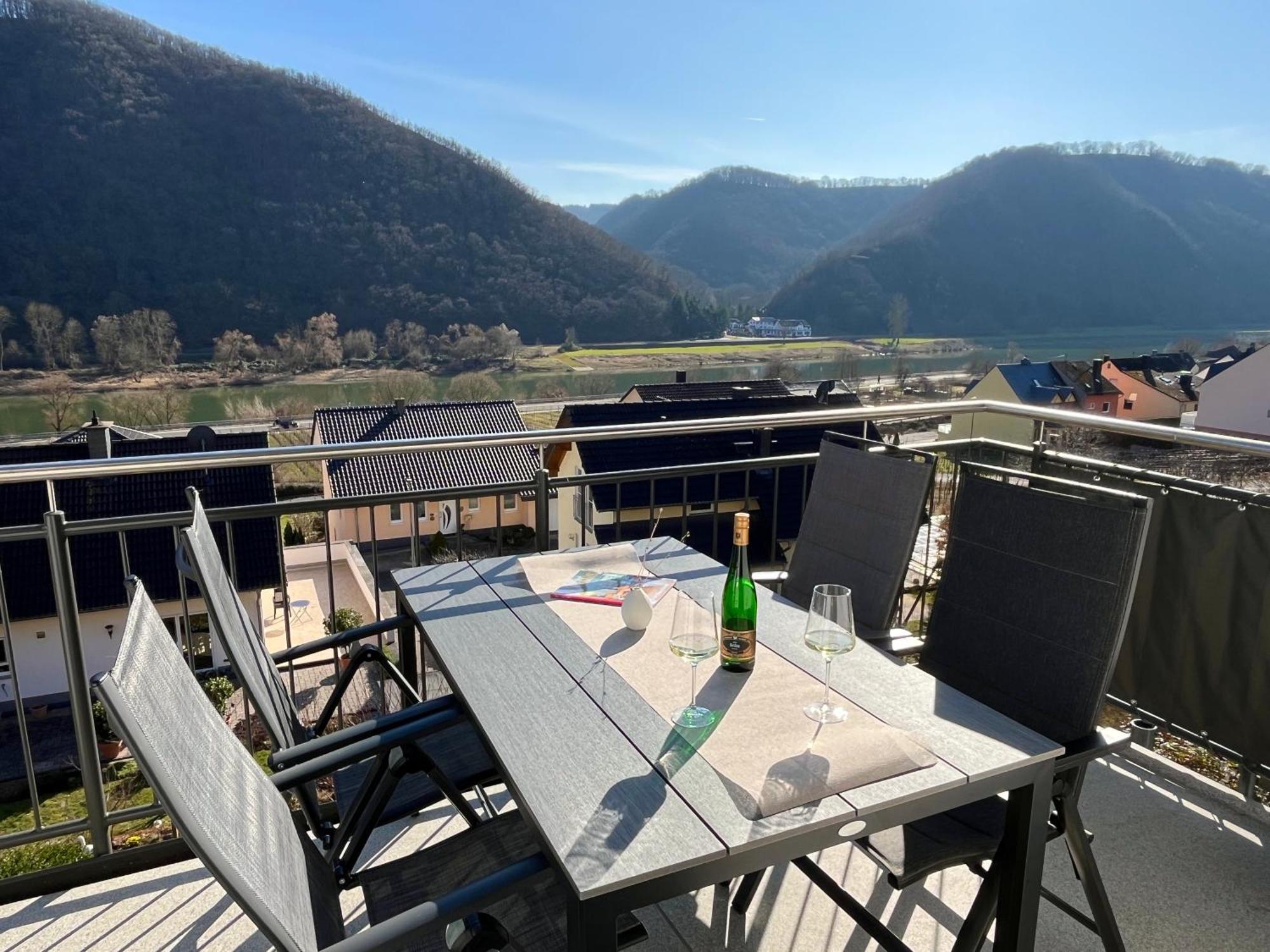Ferienwohnung Moseltraum, 1-6 Pers, Mit 3 Schlafzimmer Und Panoramabalkon Mueden Exterior photo