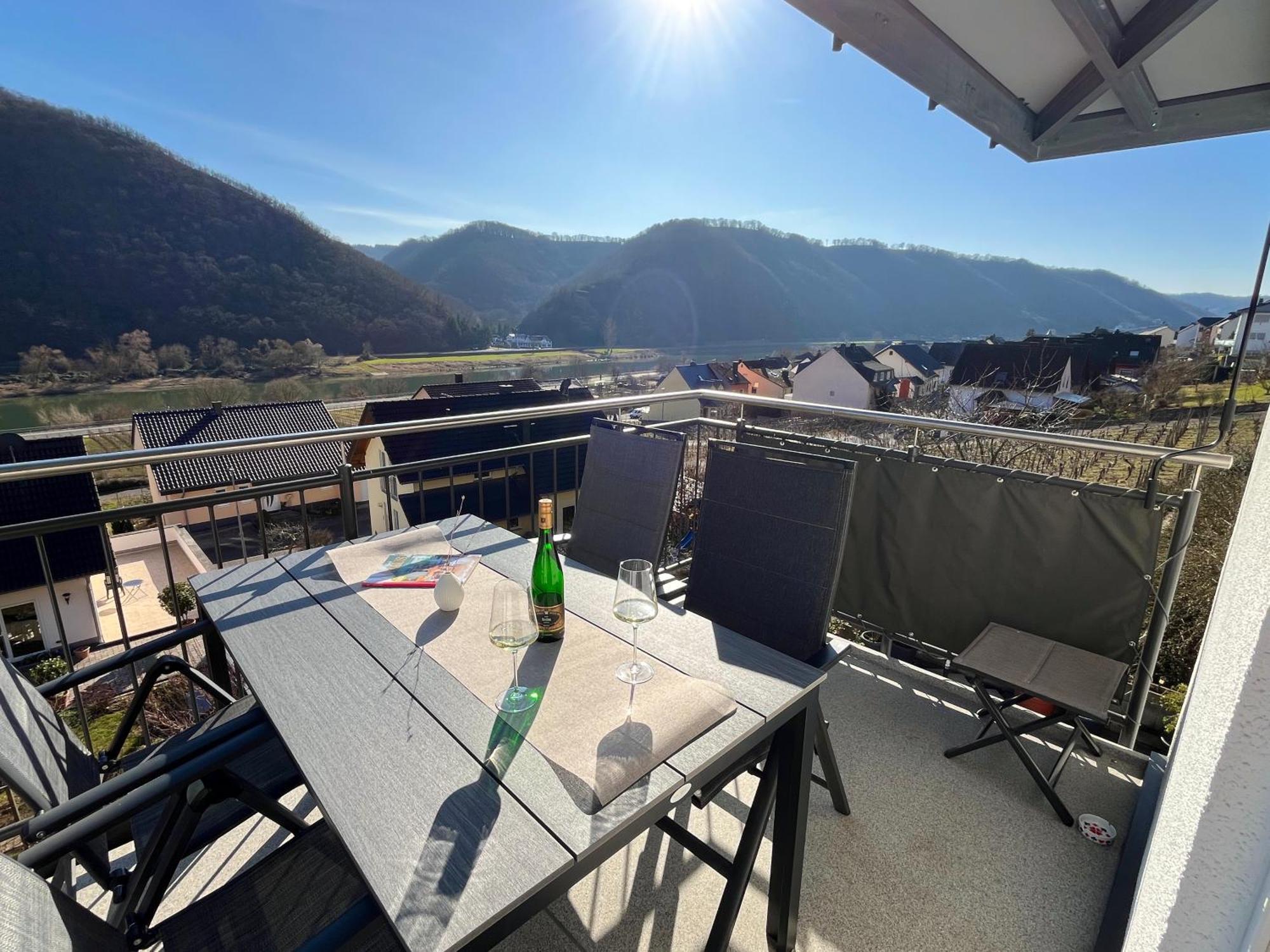 Ferienwohnung Moseltraum, 1-6 Pers, Mit 3 Schlafzimmer Und Panoramabalkon Mueden Exterior photo