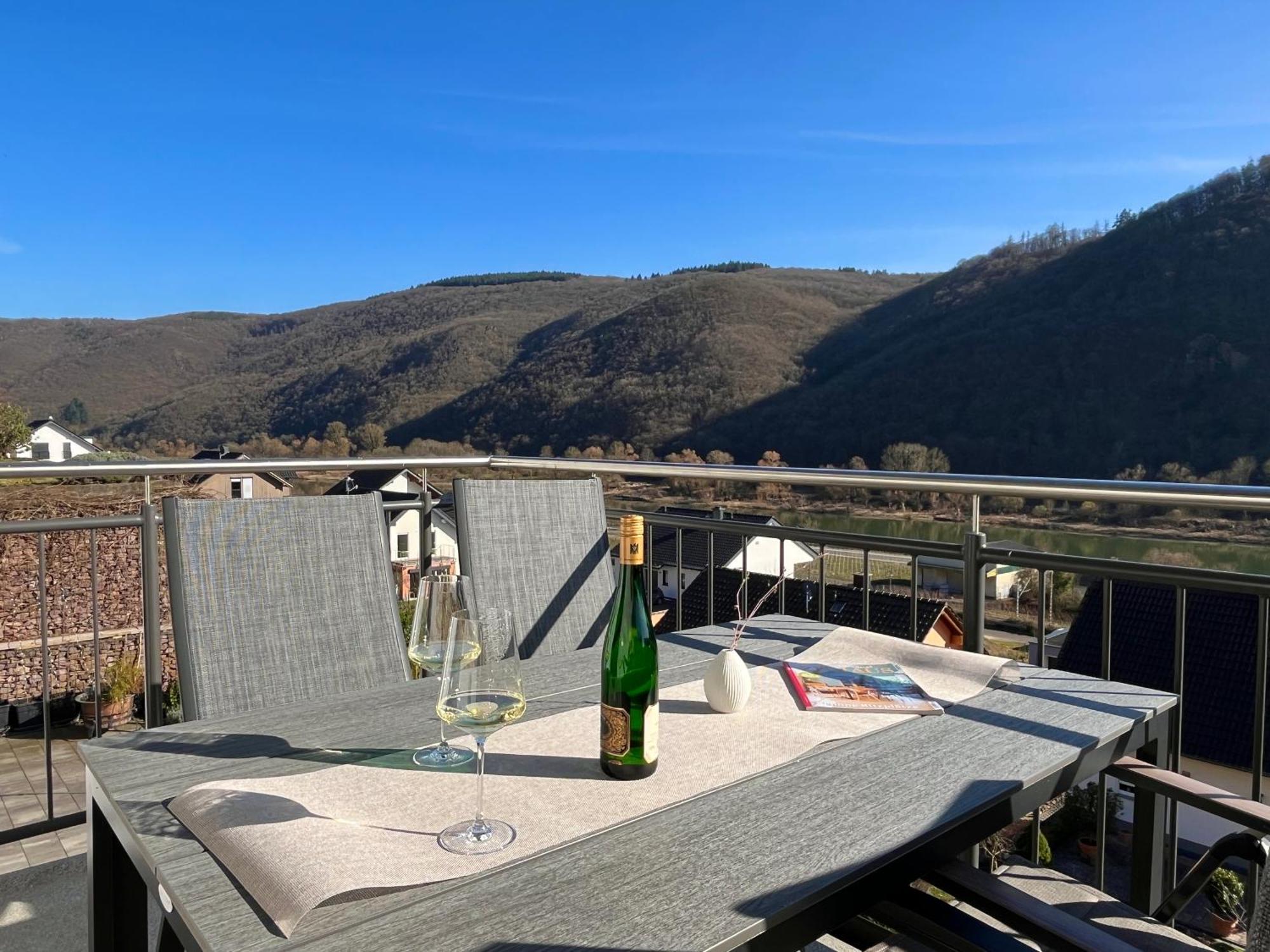 Ferienwohnung Moseltraum, 1-6 Pers, Mit 3 Schlafzimmer Und Panoramabalkon Mueden Exterior photo